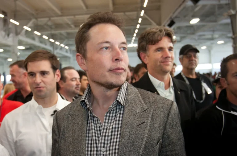 Como um Pitch Fracassado para Elon Musk Criou uma Gigante de US$ 1,3 Trilhão: A História da Tesla