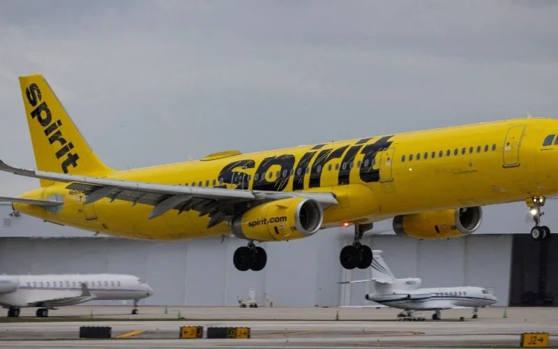 Spirit Airlines fecha as portas: Fim de uma era de baixo custo e caos para milhares de passageiros