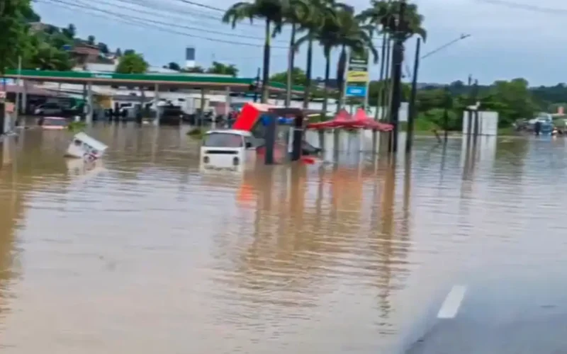 Pernambuco em Estado de Emergência: Chuvas Deixam 6 Mortos e Milhares Desabrigados; Impacto Econômico em Foco