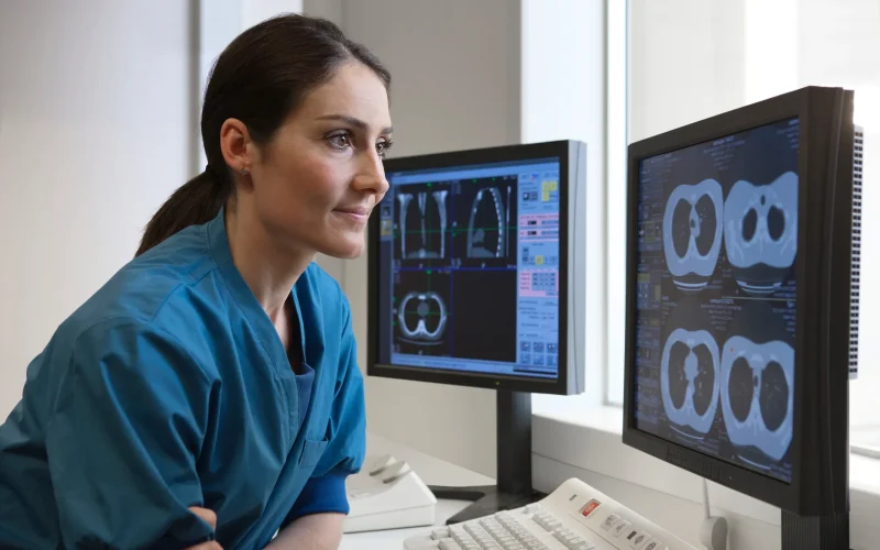 Inteligência Artificial Supera Médicos em Diagnóstico de Emergência: Estudo da Harvard Revela Potencial Revolucionário