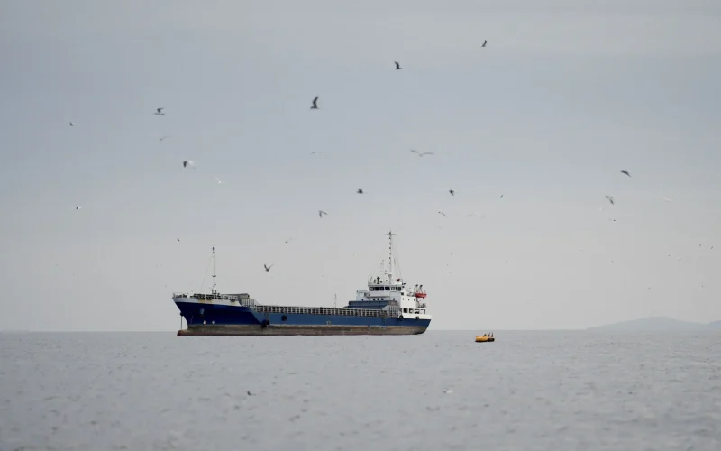 Irã Alerta EUA: Escalada no Estreito de Ormuz Ameaça Petróleo Global e Causa Tensão Econômica