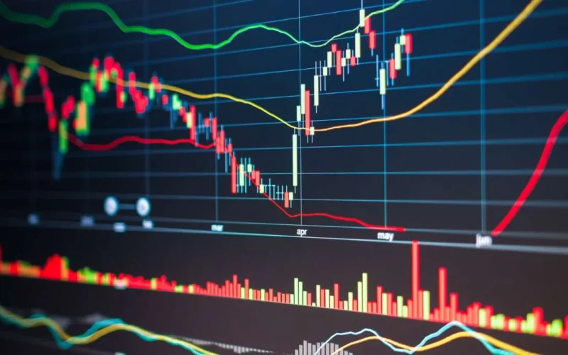 Ibovespa e Dólar: Bolsa Brasileira Acompanha Queda em Wall Street e Tombo da Vale (VALE3); Dólar Sobe para R$ 4,96