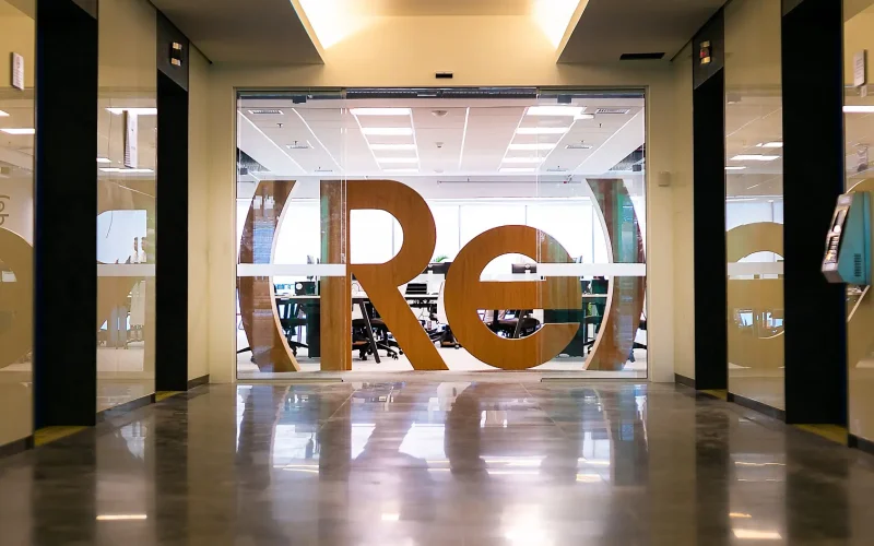Lucro da IRB(Re) despenca 14,8% no 1º tri: o que os números revelam para o investidor?