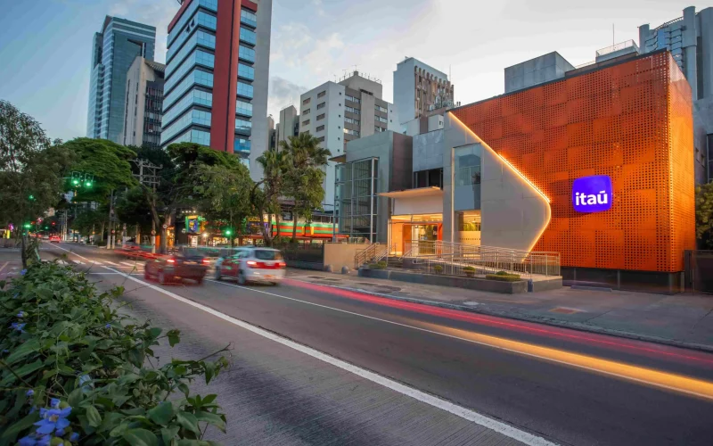 Itaú (ITUB4) Divulga Resultados: O Que Esperar do Balanço do Gigante Bancário Nesta Terça-feira?