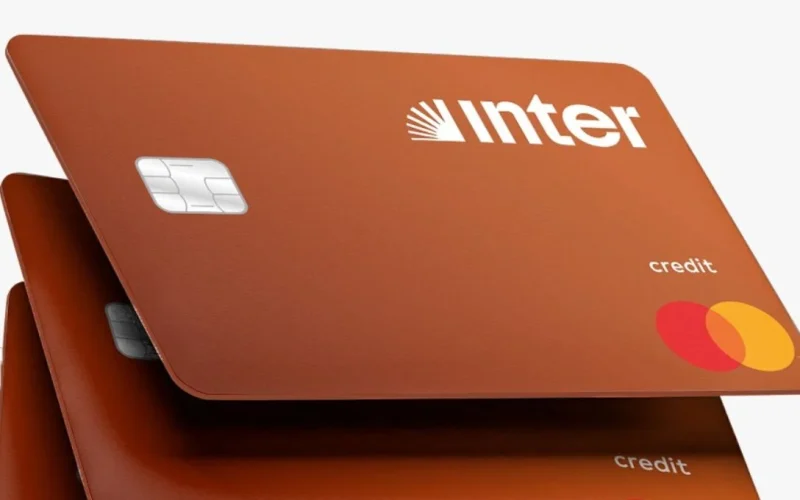 Inter (INTR) despenca 14,4%: Lucro recorde ignora alerta de inadimplência e piora em ativos