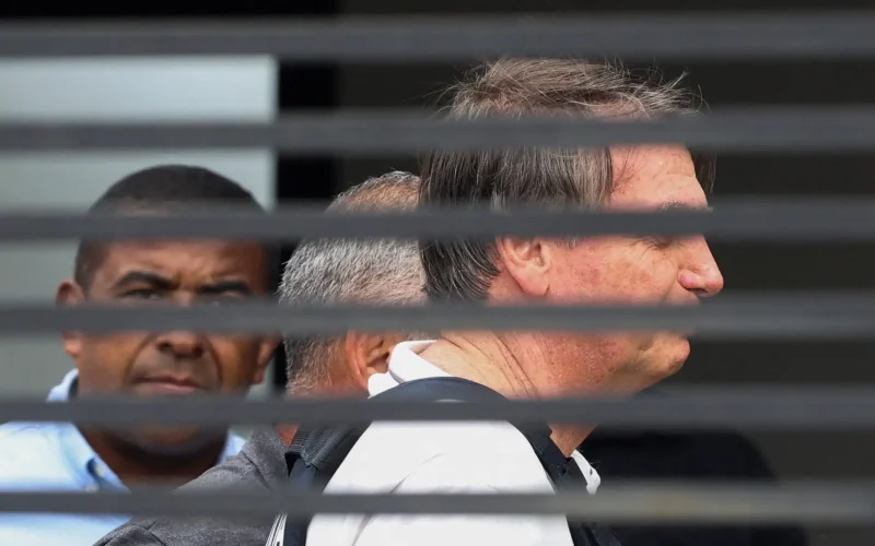 Defesa de Bolsonaro Busca Revisão Criminal no STF: Entenda o Pedido e Seus Potenciais Impactos