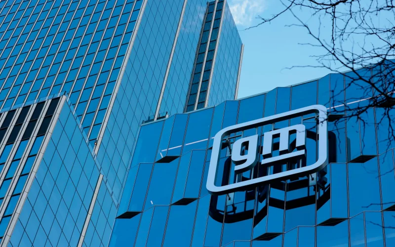General Motors Demite Centenas de Profissionais de TI para Contratar Especialistas em IA: O Futuro do Trabalho Automotivo