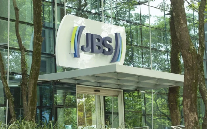 JBS: Lucro em Queda no 1º Tri Detalha Impacto da Pilgrim's e Boi Caro nos EUA; Seara e Friboi Contrapõem