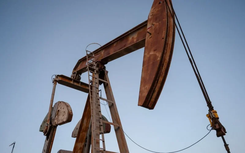Petróleo em Queda: Tensão no Irã e Cúpula Trump-Xi Agitam Mercados Globais