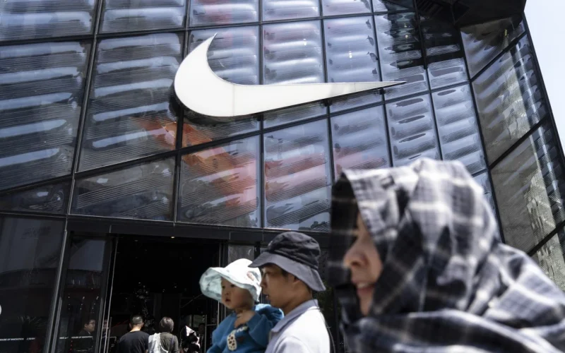 Nike em Queda na China: Gigante Americana Perde Terreno Para Marcas Locais e Nacionalismo Crescente