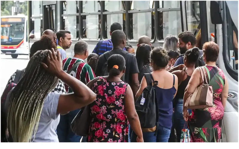 Desemprego de Longa Duração em Queda Histórica: O Que os Dados do IBGE Revelam Sobre o Mercado de Trabalho Brasileiro?