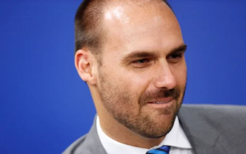Eduardo Bolsonaro: A Verdade Sobre o Pagamento pelo Filme do Pai e a Negativa a Vorcaro