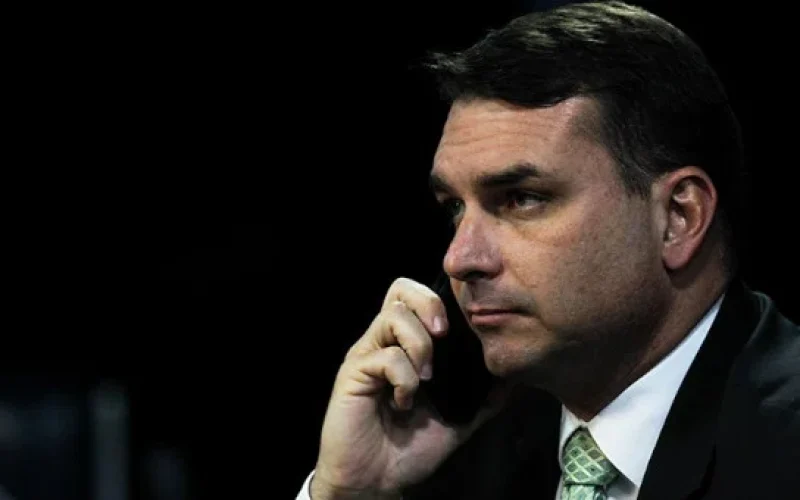 Flávio Bolsonaro defende negócios com Daniel Vorcaro: 'Ele era um astro no Brasil' e justificativas para o filme