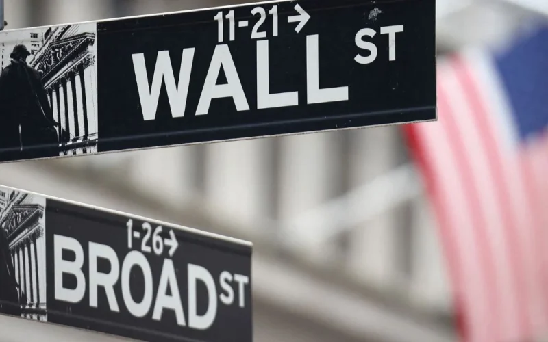 Wall Street em Alerta: Geopolítica e Juros Disparam, Indicadores Recuam 1% em Dia de Tensão