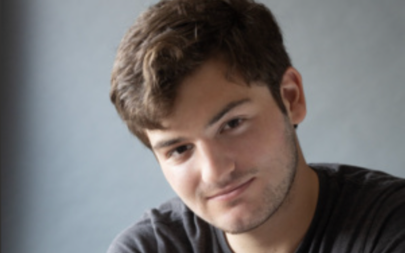Theo Baker: O Jovem Jornalista Que Desvendou Segredos de Stanford e a Indústria de Venture Capital