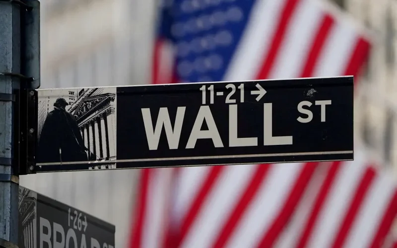 Futuro de Nova York em Queda: Tecnologia e Oriente Médio Agitam Mercados Globais