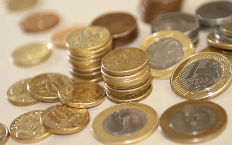 Inflação Dispara para Famílias Pobres em Abril: Energia e Remédios Pressionam Orçamento Familiar