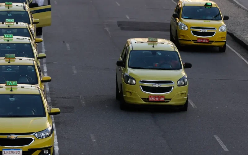 CMN Libera R$ 30 Bilhões em Financiamento Facilitado para Motoristas de App e Taxistas: Renovação de Frota Acelerada