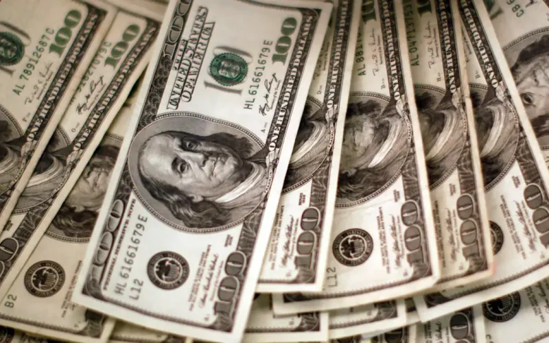 Dólar Cede Para R$ 5 e Bolsa Dispara: Alívio no Oriente Médio Impulsiona Mercado Brasileiro e Ações Disparam
