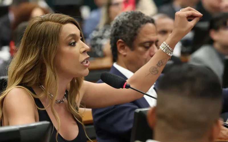 Erika Hilton: Fim da Escala 6x1 é Inegociável, Governo Não Cederá a Compensações que Aumentem Jornada