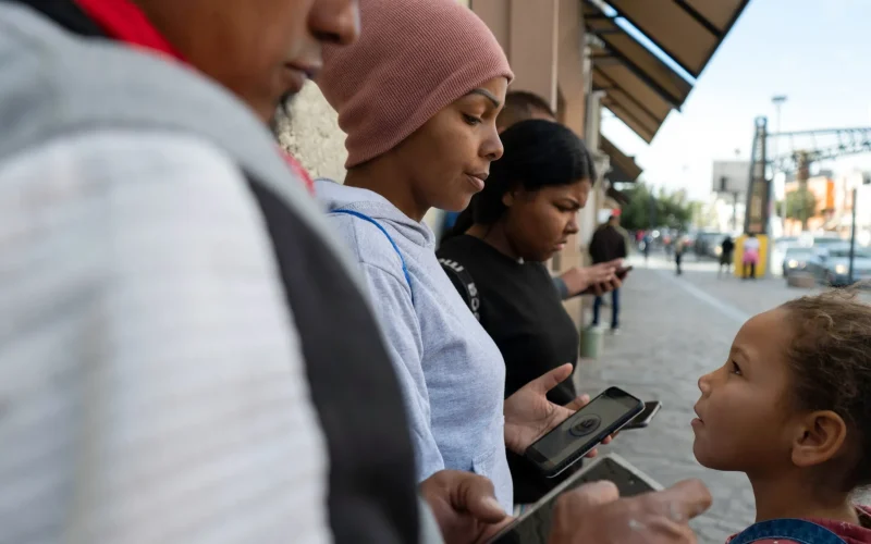 Futuro da Segurança Online e Giro Climático: Pesquisadores Processam Governo; Climate Tech Busca Minerais Críticos