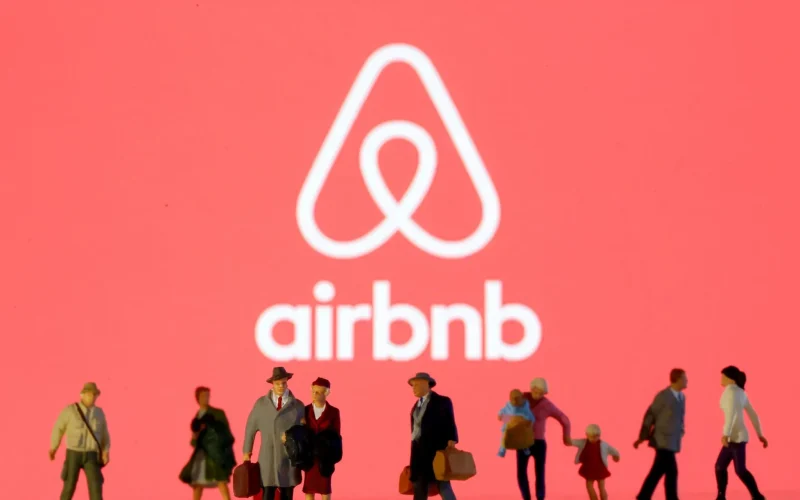 Airbnb: CEO Brian Chesky Revela Virada Histórica e Aposta em Hotéis, IA e Copa do Mundo para Bater Recordes
