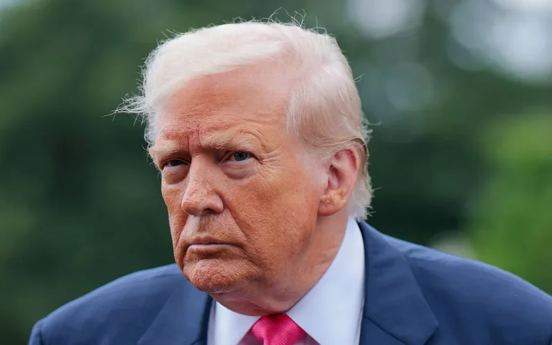 Trump Adia Ordem Executiva de IA para Segurança; Gigantes Tech e o Futuro da Inovação