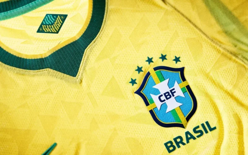Copa do Mundo 2026: Camisas da Seleção Disparam, Mas Varejo de Moda Sofre com Esquecimento do Guarda-Roupa