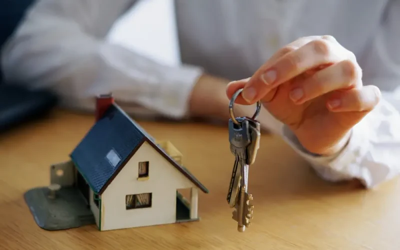 Juros Altos e Casa Própria: Comprar Agora ou Esperar? Estratégias para Proteger seu Dinheiro e Realizar o Sonho