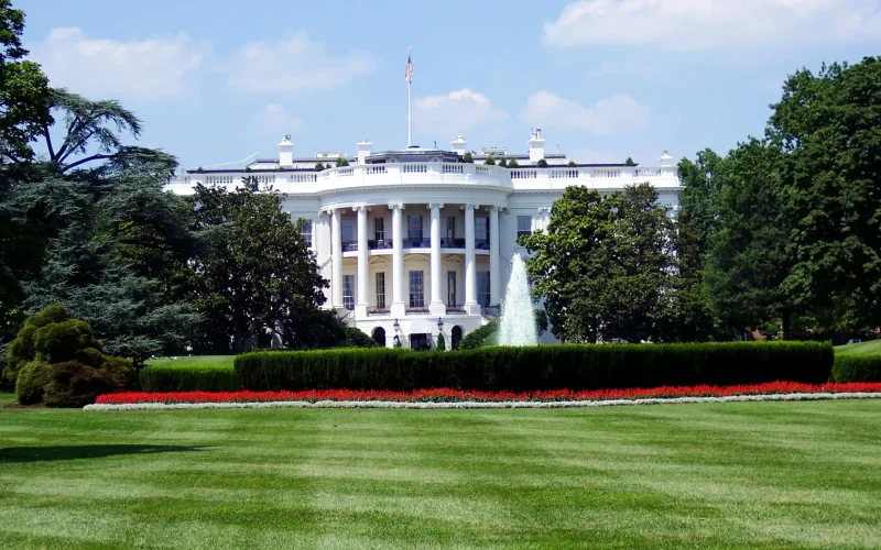 Donald Trump: Quarta Ameaça Armada em Menos de 2 Anos Perto da Casa Branca Levanta Questões de Segurança e Impacto Econômico