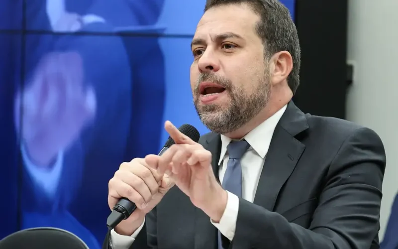Boulos: Governo Lula Vence Luta Contra Propostas de Transição Longa para Escala 6x1, Redução Imediata?