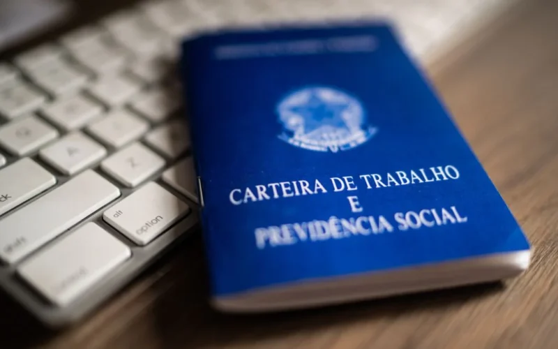 Fim da Jornada 6x1: Relatório da Câmara Define 40 Horas Semanais e Sem Redução Salarial em 14 Meses