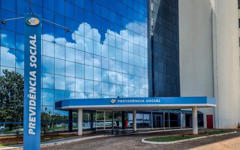 Vazamento Massivo no INSS: 2,8 Milhões de CPFs Expostos, 98% de Falecidos, e o Risco para Vivos