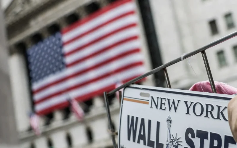 Dow Jones Futuro Sobe com Otimismo de Trégua no Irã; Petróleo Cai e Investidores Buscam Sinais de Estabilidade