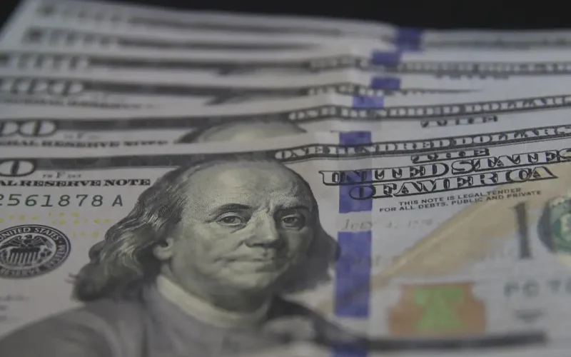 Dólar Cede a R$ 5,03 com Alívio Geopolítico e Dados dos EUA: O Que Isso Significa para Você?