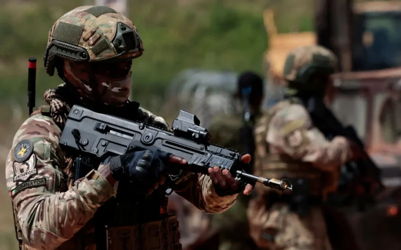 Terrorismo nos EUA: Risco Complexo e Imprevisível Aumenta com Cortes em Contraterrorismo e Novas Tecnologias