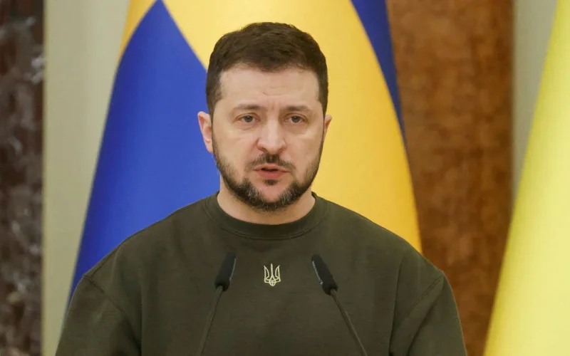 Ucrânia Urge Negociações de Paz Antes do Inverno: Zelenskiy Busca Vantagem Estratégica Contra a Rússia