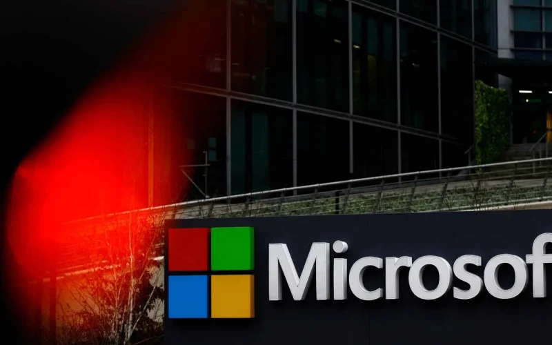 Microsoft (MSFT) Desafia Paradigmas: IA Generativa em Novos Dispositivos e o Futuro dos PCs Revelado