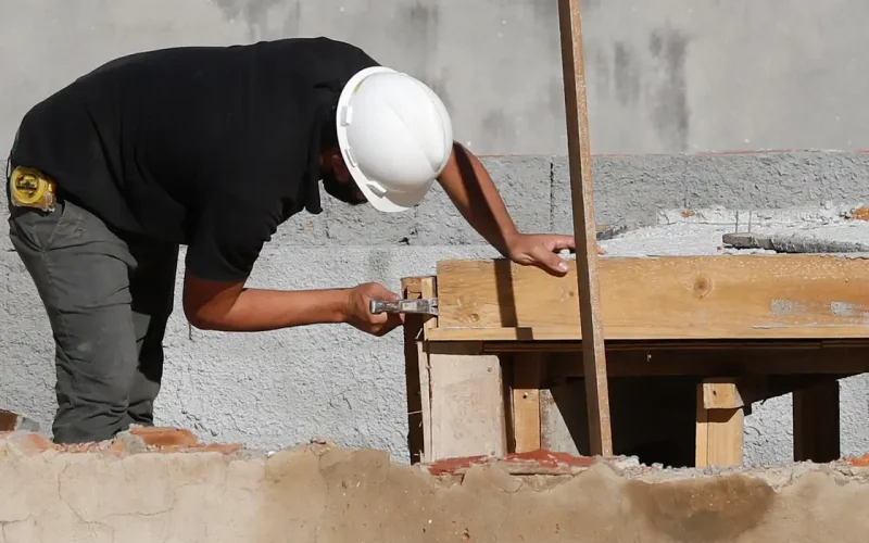Construção Civil em Aperto: Crédito Lento e Custos Altos Levam Empresas a Buscarem FIDCs Urgentes