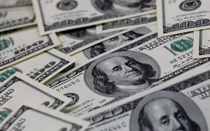 Bolsa em Queda Livre: Ibovespa Despenca 2,22% e Dólar Ultrapassa R$ 5,06 com Tensão Global e Ameaça de Tarifas