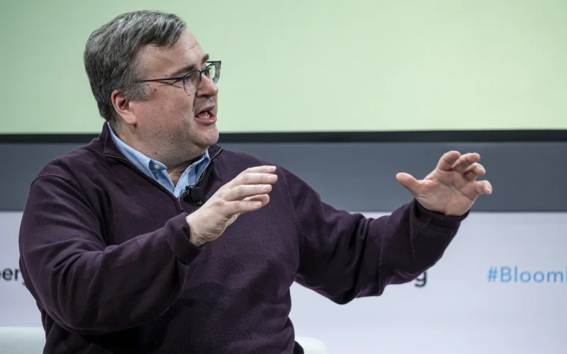 Reid Hoffman Deixa Conselho da Microsoft para Mergulhar em Startup de IA para Descoberta de Drogas: O Futuro da Medicina e Inovação