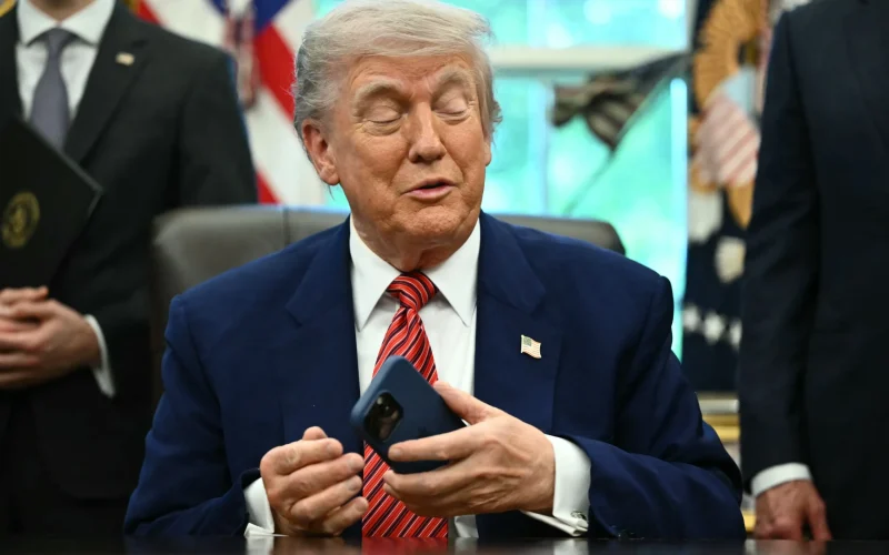 Trump Discute Participação Estatal na OpenAI: O Futuro da IA Pode Ter o Público Como Sócio?