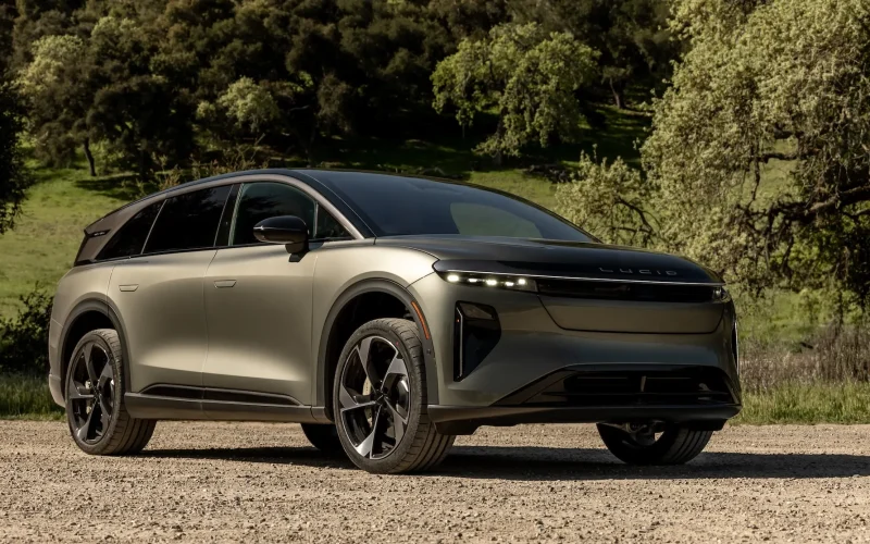 Executivo Chave da Lucid Motors Deixa a Empresa em Meio a Reformulação da Liderança Sob Novo CEO