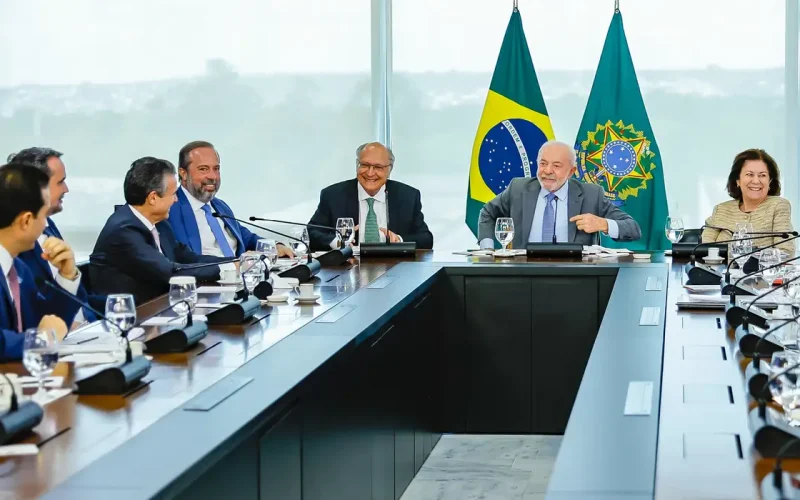 Etanol na Gasolina: Governo Sinaliza Aumento para 32% e Promete Economia e Descarbonização