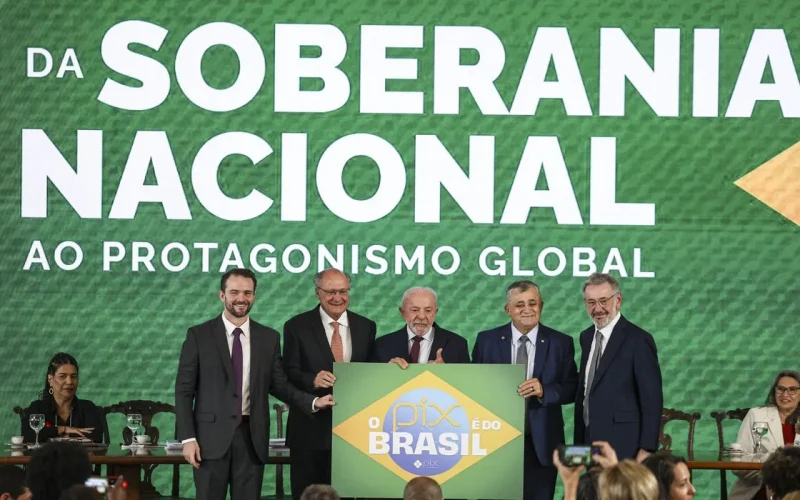 Brasil Não Abaixa a Cabeça: Durigan Defende Soberania, Pix como Patrimônio e Combate ao Crime Organizado