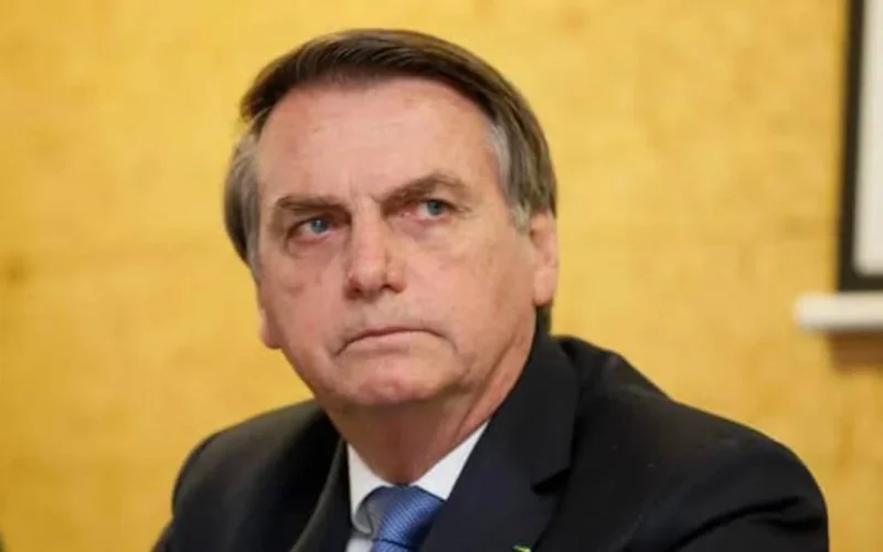 Saúde de Bolsonaro Deteriora: Prisão Domiciliar em Risco Renovado com Relatório Médico Alarmante do STF