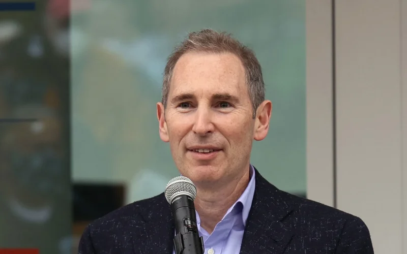 CEO da Amazon: O Papel de Andy Jassy na Suspensão de Modelos de IA da Anthropic e as Implicações para a Segurança Cibernética