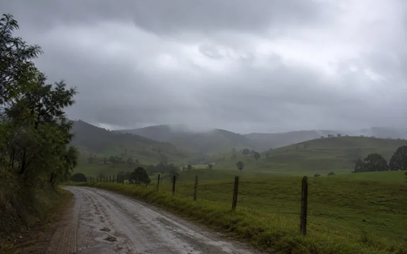 Frente Fria Severa: Chuvas Intensas e Queda Brusca de Temperatura no Brasil - Impactos e Alertas