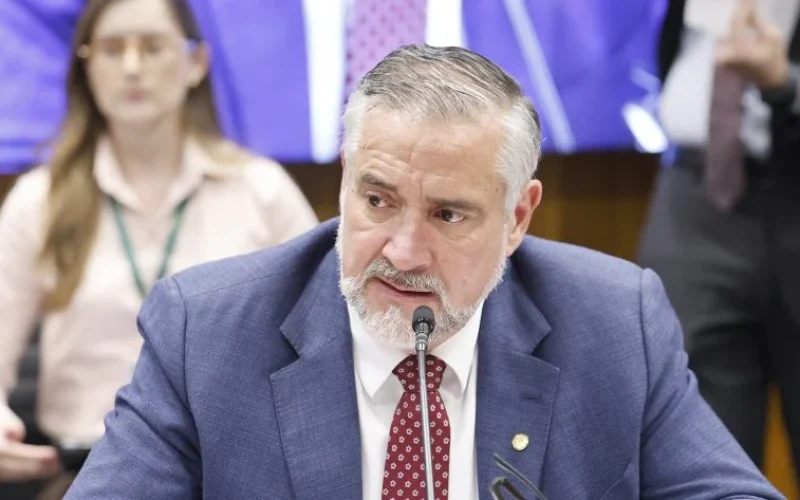 Governo Retira Urgência de Projeto de Escala de Trabalho: Entenda o Impacto na Pauta Econômica e Empresas
