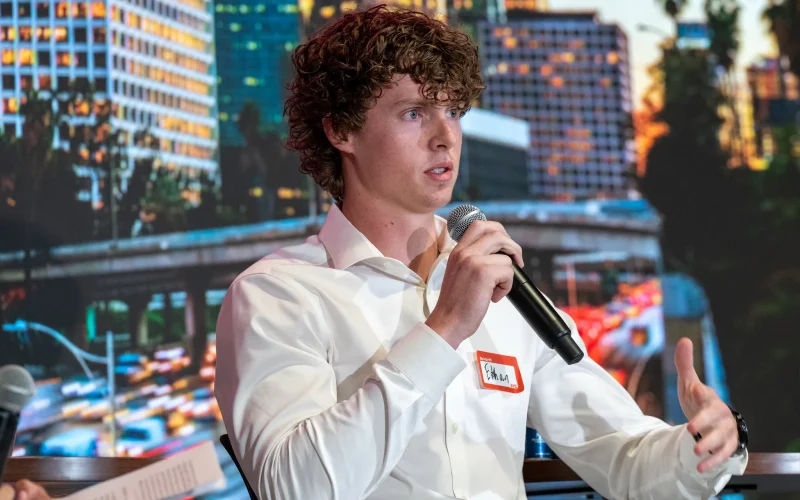 Ethan Thornton: O Jovem Gênio da Defesa que Desafia o MIT e Busca Revolucionar a Guerra com Seis Programas de Armas Simultâneos